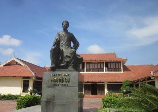 Đại Thi hào Nguyễn Du, người được Thomas Kane – Giám đốc Viện William Joiner (Hoa Kỳ), mong muốn được đặt tên cho một viện văn học. (Ảnh Tuyên Giáo.)