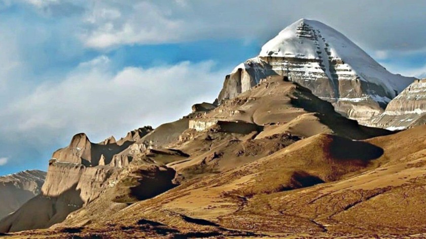 ngọn núi thần Kailash. 
