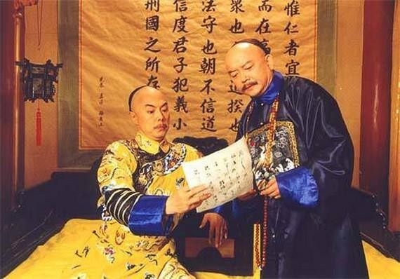 Tạo hình nhân vật Hòa Thân và hoàng đế Càn Long. 
