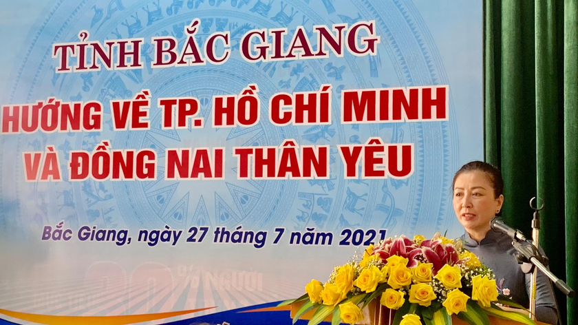Đồng chí Lê Thị Thu Hồng - PBT TT Tỉnh ủy, Chủ tịch HĐND tỉnh phát biểu tại lễ ra quân.