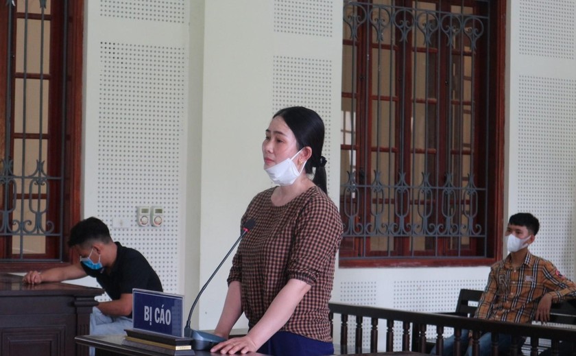 Bị cáo Phạm Thị Hương tại phiên tòa. 