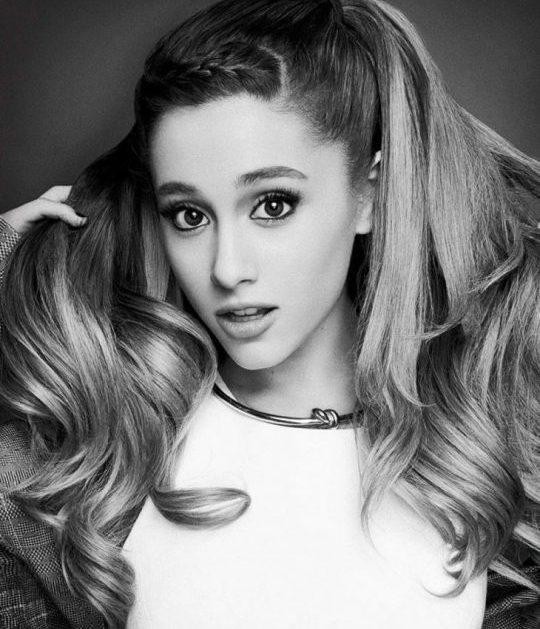 Ariana Grande- “ngôi sao nhạc pop quyền lực thời 4.0”. 