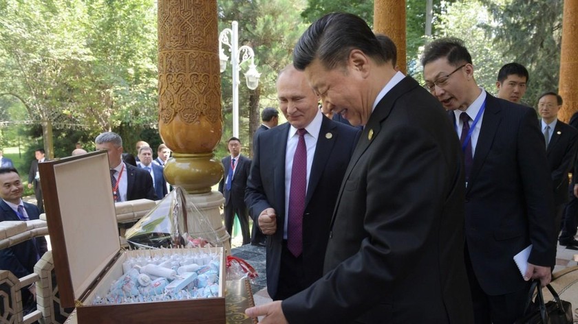 Tổng thống Nga Putin tặng kem nhân dịp sinh nhật Chủ tịch Trung Quốc Tập Cận Bình.