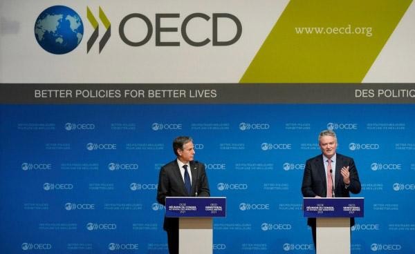 Ngoại trưởng Mỹ Antony Blinken và Tổng Thư ký OECD Mathias Cormann phát biểu trong khuôn khổ cuộc họp.