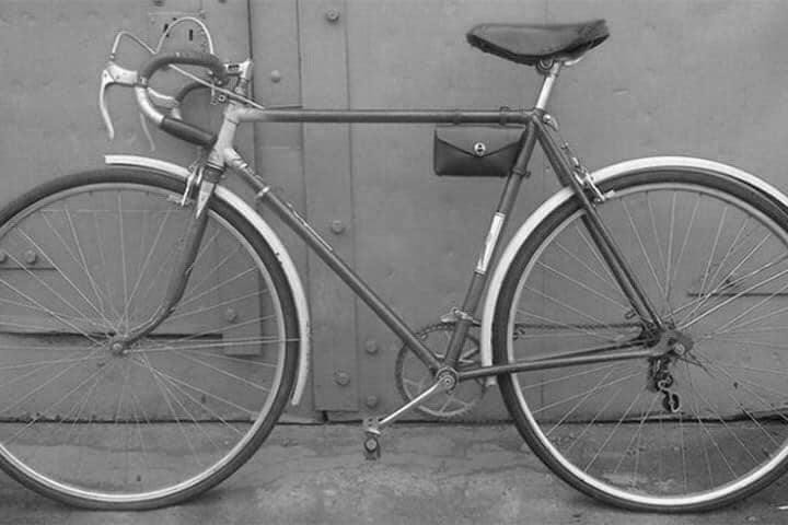 Chiếc xe đạp “cuốc” nhãn hiệu Sputnik (với lô-gô hình con nhạn của nhà máy xe đạp Khacov), “đặc sản” một thời của Kharcov và niềm mơ ước của bao người Việt du học.