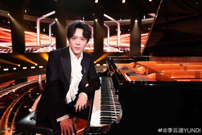 Không chỉ là thiên tài dương cầm, Lý Vân Địch còn là gương mặt đẹp của showbiz Trung Hoa. 