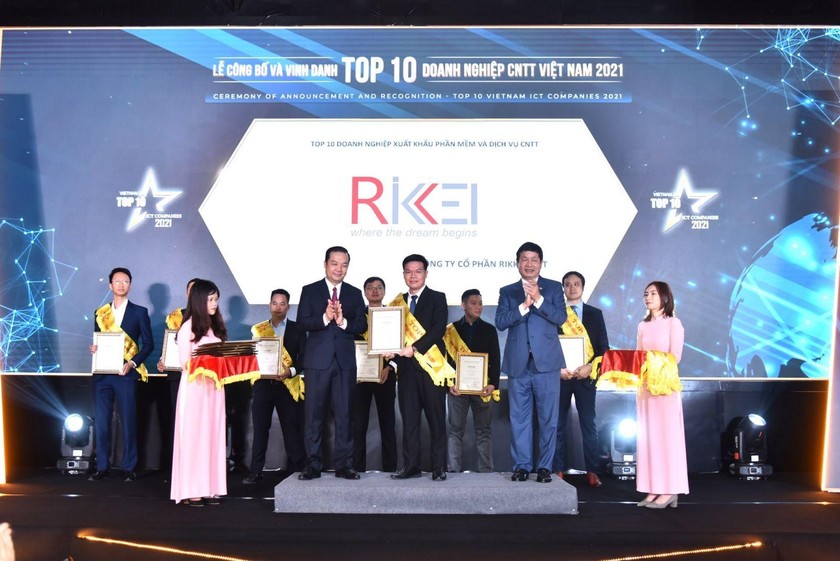Rikkeisoft xuất sắc giành giải thưởng Top 10 tại hạng mục Doanh nghiệp Xuất khẩu phần mềm. 