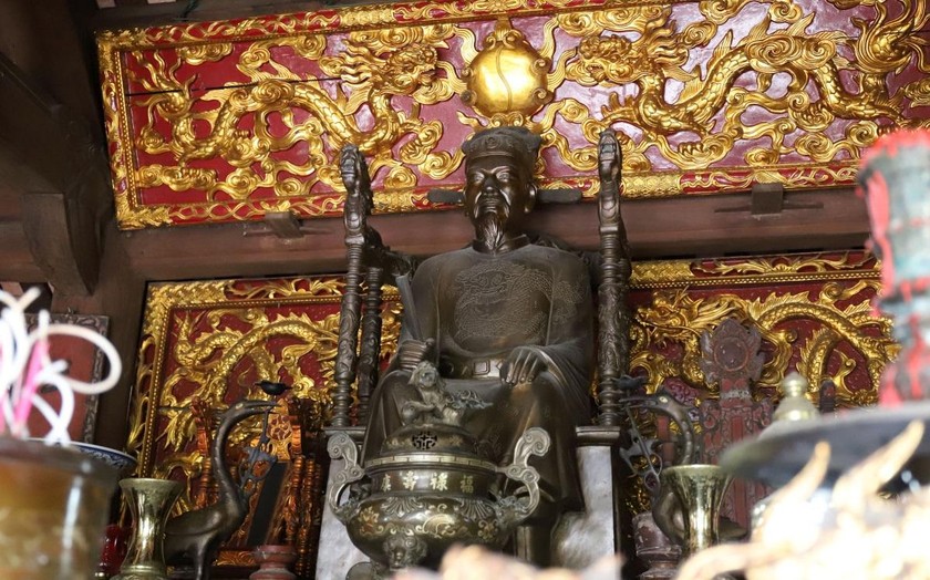 Tượng thờ Nguyễn Công Trứ tại đền thờ ở Nghi Xuân, Hà Tĩnh. 