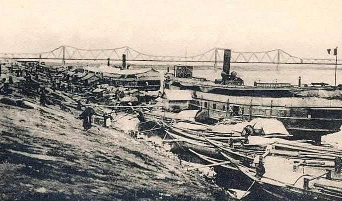 Cầu Long Biên - Hà Nội (ảnh chụp khoảng năm 1910). 