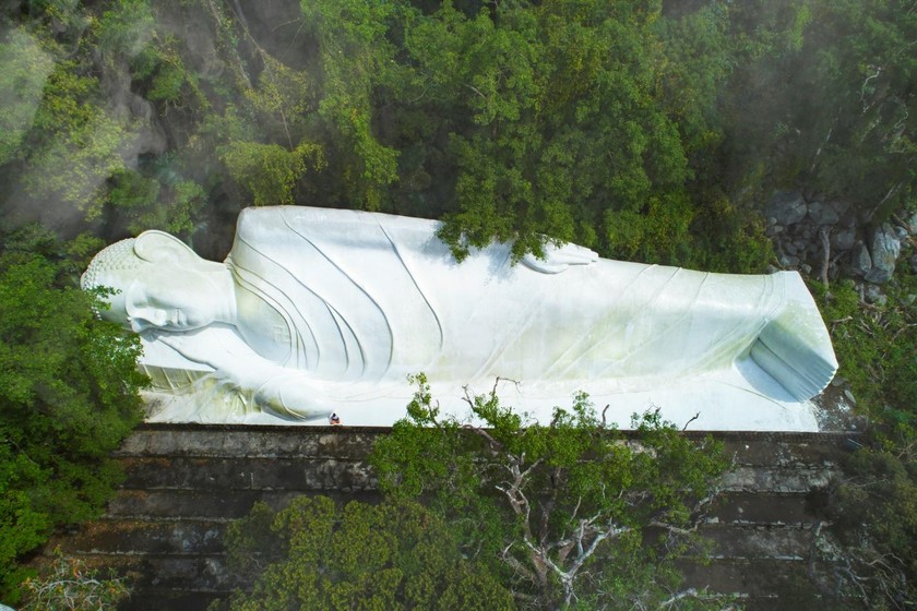 Tượng Đức Phật Thích Ca nhập niết bàn được xây dựng hoàn toàn thủ công trong suốt 5 năm. 