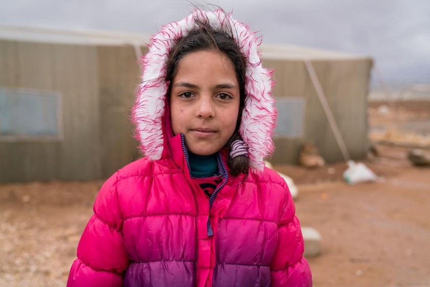 Syria Arkan (10 tuổi) đứng bên ngoài Trung tâm Makani, phía Nam thủ đô Amman (Jordan).