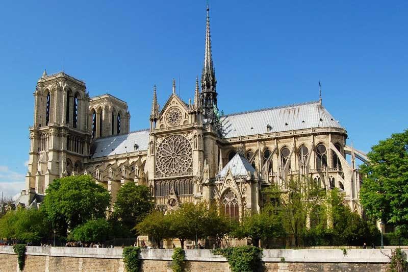 Vẻ đẹp cổ kính của nhà thờ Đức Bà Paris trước khi xảy ra vụ hỏa hoạn. 