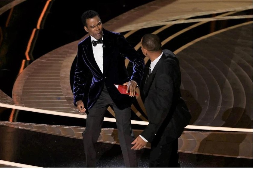 Will Smith và cú tát lịch sử trên sân khấu Oscar 2022. 