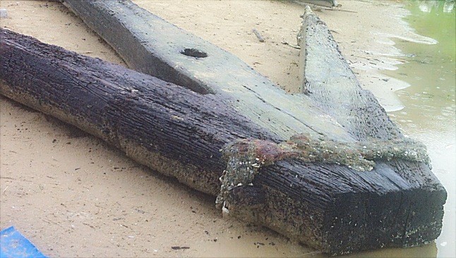 Chiếc neo cổ được ông Hảo tìm thấy ở vùng biển Thuận An