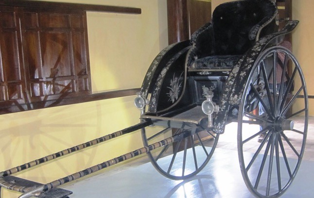 Chiếc xe kéo của bà Hoàng Thái hậu Từ Minh được trưng bày ở cung Diên Thọ