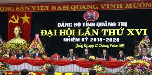 Đoàn Chủ tịch tại phiên khai mạc Đại hội Đảng bộ tỉnh Quảng Trị