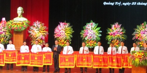 Lãnh đạo tỉnh Quảng Trị trao tặng Huân chương lao động các hạng cho các cá nhân, tập thể có thành tích xuất sắc