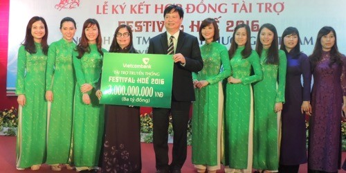 Ông Nguyễn Dung, Phó chủ tịch UBND tỉnh Thừa Thiên Huế nhận số tiền từ Viecombank