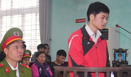Bị cáo Nguyễn Phi Tài trước vành móng ngựa