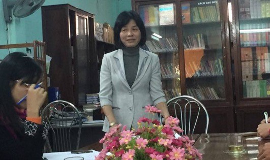 Hiệu trưởng trường THPT Bùi Thị Xuân trao đổi với báo chí về vụ việc
 
 
 
