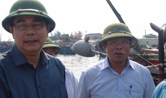 Bộ trưởng Cao Đức Phát làm việc tại cảng cá Thuận An