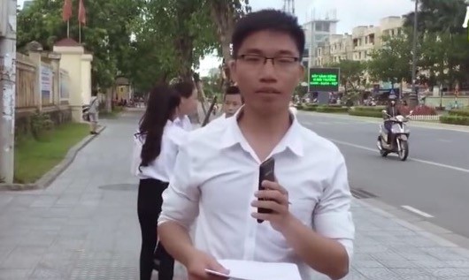 Nguyễn Huy người tự xưng là dẫn chương trình trong đoạn clip 

