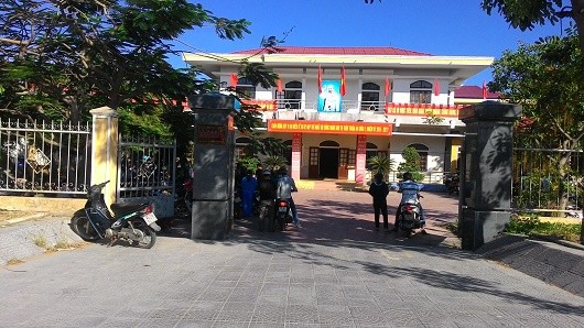 Trụ sở UBND thị trấn Thuận An, nơi ông Bôn và bà H làm việc. 
