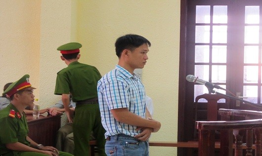  Bị cáo Nguyễn Quang Tạo trước vành móng ngựa
...
Phạm Thị Quyên
