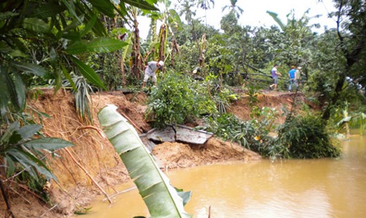 Mưa lớn làm xói lở nghiêm trọng trên địa bàn phường Hương Hồ