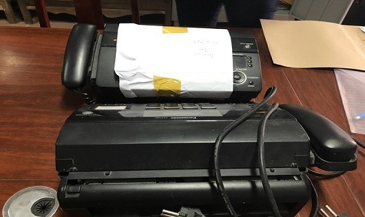 Máy fax là tang vật vụ án (Ảnh: T.S)