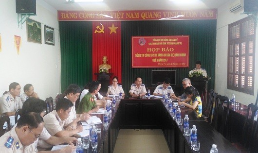 Lãnh đạo CụcTHADS tỉnh Quảng Trị chủ trì buổi họp báo.