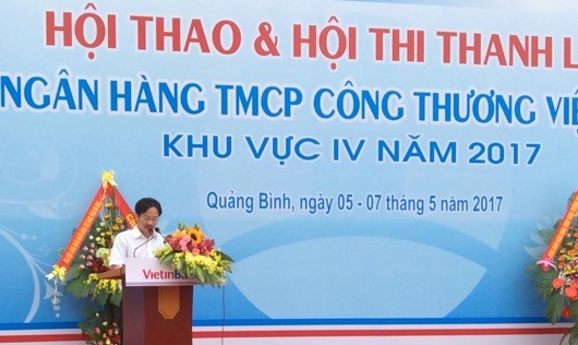 Ông Lương Hải Lưu Giám đốc Chi nhánh Vietinbank Quảng Bình đọc diễn văn khai mạc