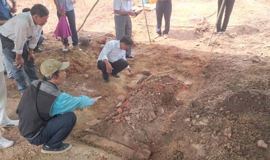 Huyệt mộ lăng vợ vua Tự Đức tại khu vự dự án bãi đỗ xe tham quan lăng Tự Đức và Đồng Khánh (phường Thủy Xuân, TP. Huế).