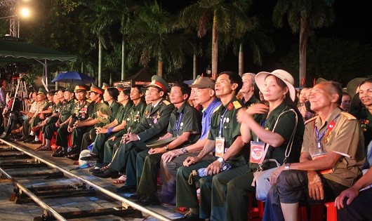 Rất đông cựu chiến binh khắp cả nước đến theo dõi chương trình tại điểm cầu Quảng Trị