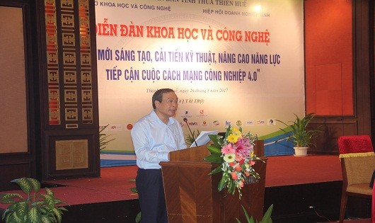 Chủ tịch UBND tỉnh Thừa Thiên – Huế ông Nguyễn Văn Cao phát biểu tại buổi diễn đàn.