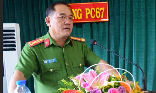 Đại tá Lê Văn Vũ, Phó giám đốc Công an tỉnh Thừa Thiên Huế phát biểu tại hội nghị