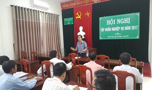Phòng giao dịch NHCSXH thị xã Hương Thủy tổ chức tập huấn nhằm nâng cao phẩm chất, đạo đức…của đội ngũ cán bộ, nhân viên