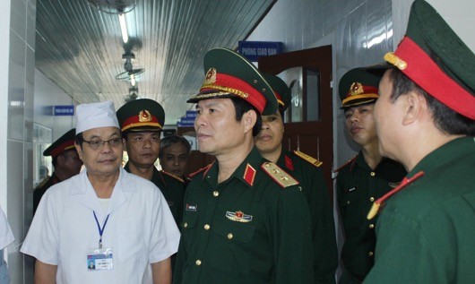 Trung tướng Nguyễn Tân Cương kiểm tra công tác khám chữa bệnh tại Bệnh viện Quân y 268