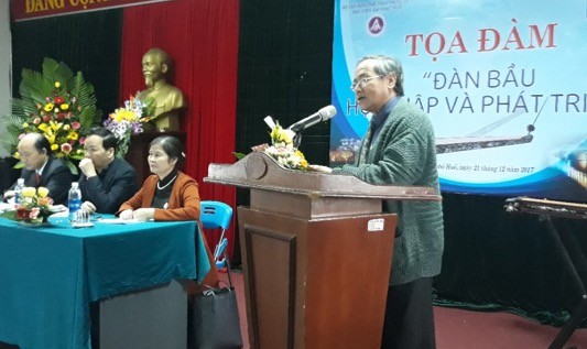 Nhà thơ Võ Quê – Nguyên Chủ tịch Hội Liên hiệp Văn học Nghệ thuật tỉnh Thừa Thiên Huế phát biểu tại tọa đàm 