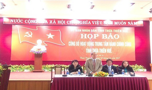 Ông Phan Ngọc Thọ, Phó chủ tịch Thường trực UBND tỉnh Thừa Thiên Huế chủ trì buổi họp báo 