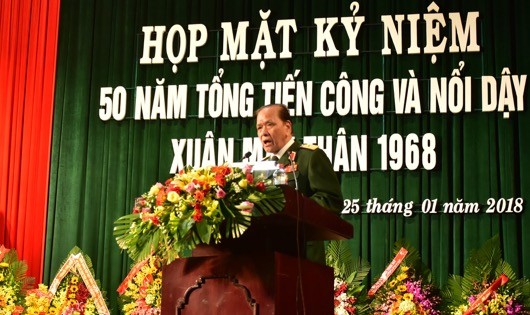 Thiếu tướng Võ Chót, nguyên Phó tư lệnh, Tham mưu trưởng QK4, Trưởng ban liên lạc Quân khu Trị - Thiên đọc diễn văn ôn lại kỷ niệm cuộc tổng tiến công và nổi dậy mùa xuân 1968