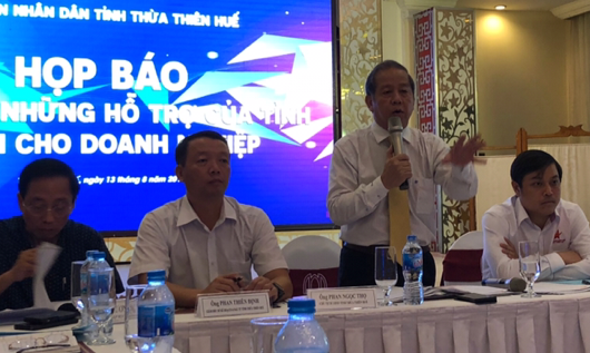 Chủ tịch tỉnh Thừa Thiên Huế Phan Ngọc Thọ trả lời các câu hỏi của phóng viên 