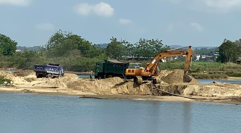 Các chủ mỏ cát ở Quảng Ngãi phải đáp ứng đủ điều kiện thì mới được xem xét phê duyệt khai thác 3 tháng mùa mưa. 