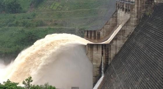 Tỉnh Quảng Nam yêu cầu các hồ thủy điện hạ mức nước xuống thấp, đảm bảo không vượt cao trình mực nước đón lũ thấp nhất. 