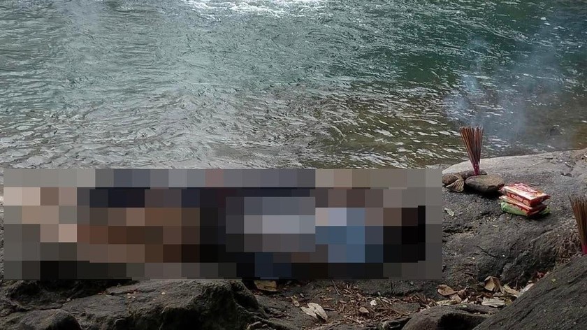 Hiện trường vụ hai nam sinh chết đuối khi tắm ở hố Giang Thơm, Quảng Nam.