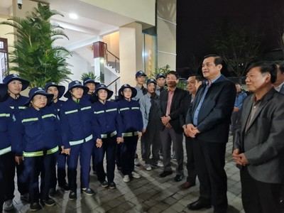 Bí thư Quảng Nam Phan Việt Cường thăm hỏi động viên cán bộ công nhân Công ty CP Môi trường Đô thị Quảng Nam