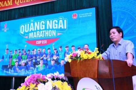 Lãnh đạo Sở Văn hóa, Thể thao và Du lịch tỉnh Quảng Ngãi thông tin về giải chạy.