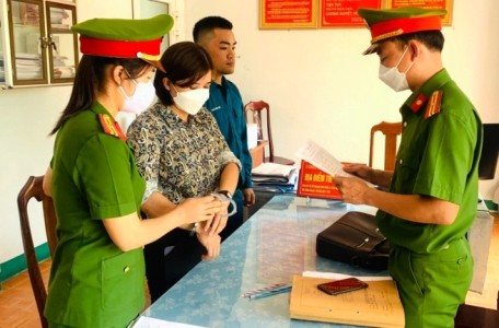 Cơ quan điều tra tống đạt quyết định khởi tố Trần Thị Hồng