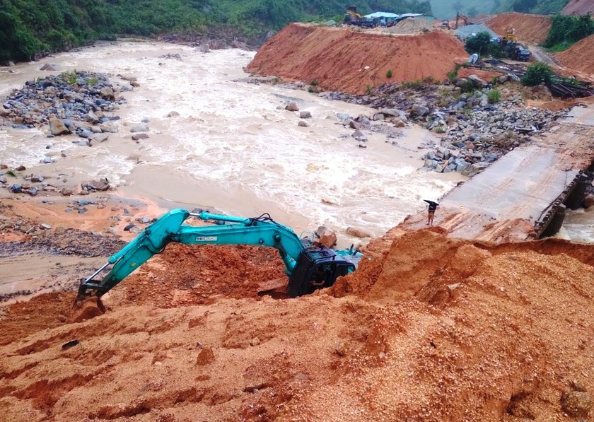 Các địa phương của tỉnh Quảng Nam triển khai công tác ứng phó với mưa lũ. 