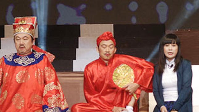 Hoài Linh diễn hài cùng Chí Tài, Cát Phượng, Trường Giang trong chương trình Xuân phát tài diễn ra tại Hà Nội - Ảnh: Quang Lâm
